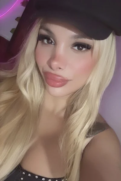 Rennata Di (26 años) — Capital, Argentina - 17