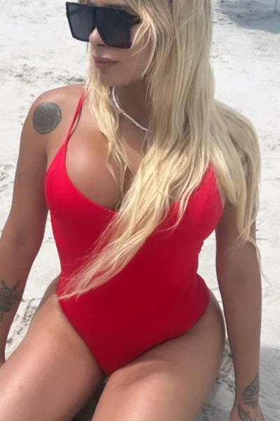 Rennata Di (26 años) — Capital, Argentina - 120