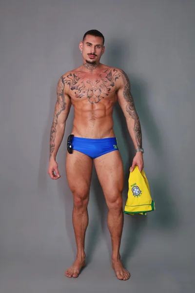 Diego (25 years) — Rio de Janeiro, Brasil - 4
