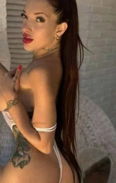 Nicole (26 años) — Microcentro, Argentina - 10