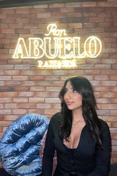 Gia (22 anos) — Palermo, Argentina - 53