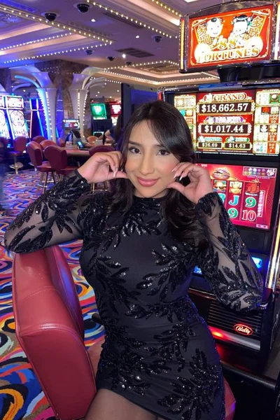 Gia (22 anos) — Palermo, Argentina - 57