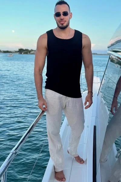 Malik (27 años) — Madrid, España - 12