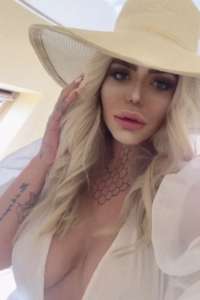 Bernarda G (26 años) — San Telmo, Argentina - 50