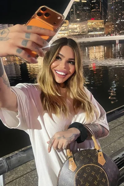 Bernarda G (26 años) — San Telmo, Argentina - 17