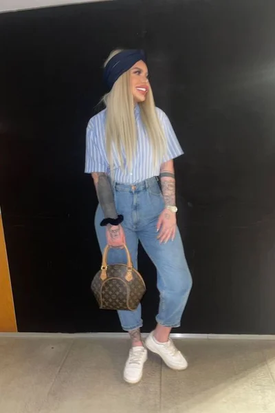 Bernarda G (26 años) — San Telmo, Argentina - 18