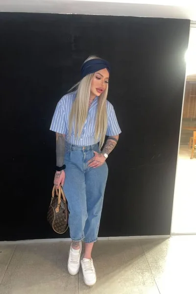 Bernarda G (26 años) — San Telmo, Argentina - 19