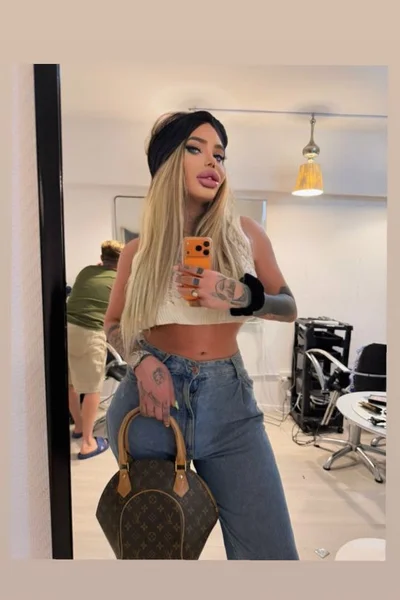 Bernarda G (26 años) — San Telmo, Argentina - 16
