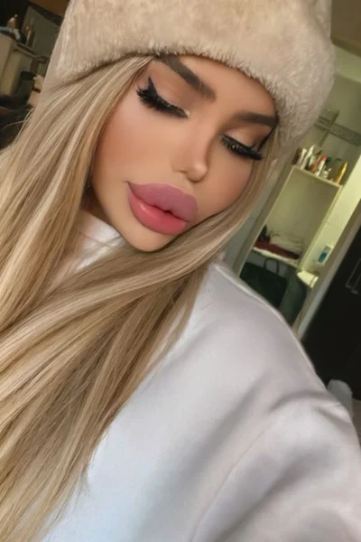 Bernarda G (26 años) — San Telmo, Argentina - 24