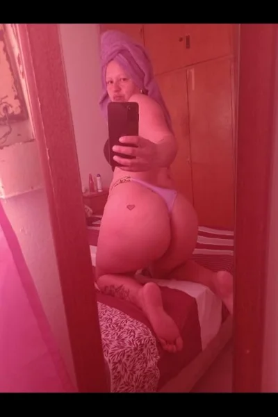 Juli (25 años) — Ushuaia, Argentina - 17