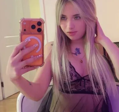 Mía (21 years) — La Florida, Chile - 9