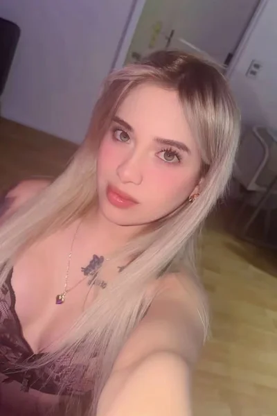 Mía (21 years) — La Florida, Chile - 11