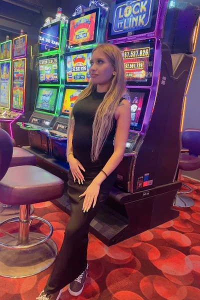 Mía (21 years) — La Florida, Chile - 5