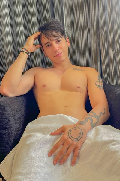 Ángel (23 años) — Madrid, España - 16