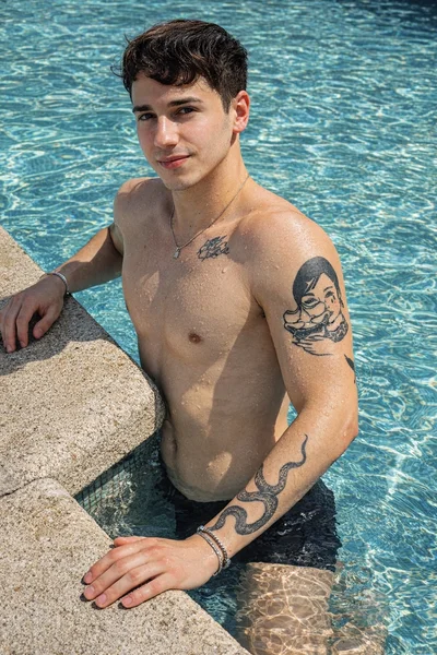 Ángel (23 years) — Madrid / Madrid