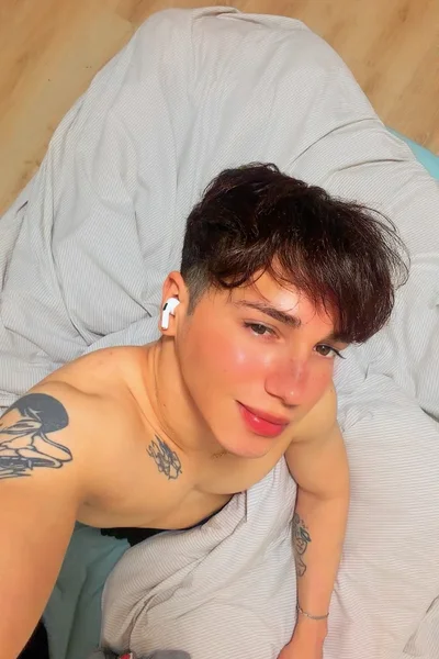 Ángel (23 años) — Madrid, España - 12