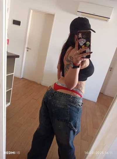 Luciana (26 years) — Microcentro, Argentina - 14