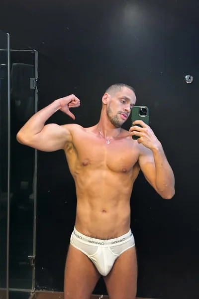 Vicente (27 anos) — São Paulo, Brasil - 1
