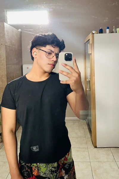 Agustin (20 años) — Colegiales, Argentina - 10