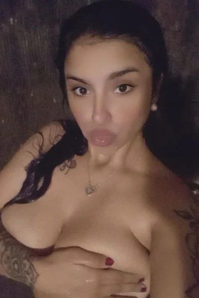 Micaela (26 años) — Quilmes, Argentina - 2
