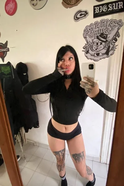 Julieta (22 años) — Lanús, Argentina - 3