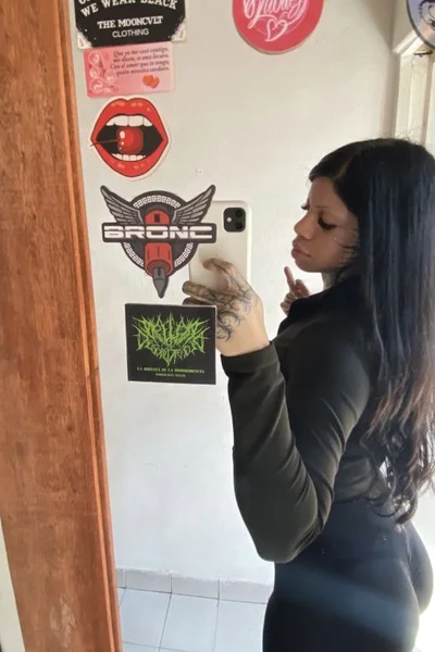 Julieta (22 años) — Lanús, Argentina - 2