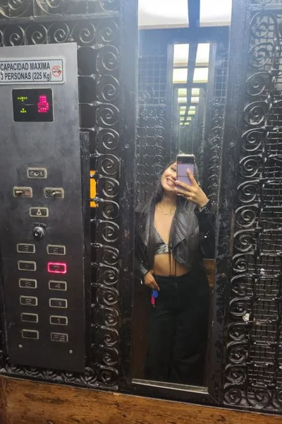 Julieta (23 años) — Microcentro, Argentina - 6