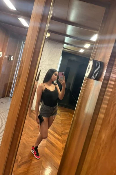 Julieta (23 años) — Microcentro, Argentina - 5
