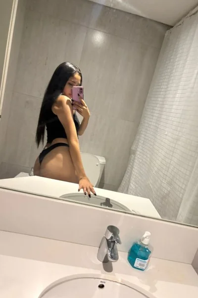 Julieta (23 años) — Microcentro, Argentina - 3