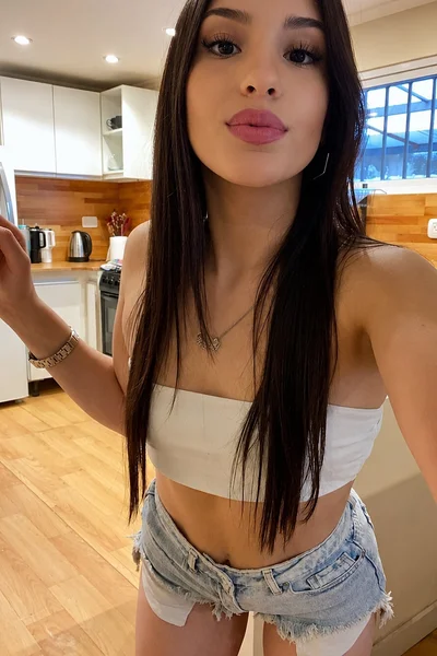 Nikkita (29 años) — CABA / Puerto Madero