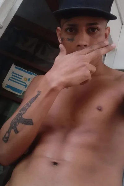 Jhon (21 años) — Aguada, Uruguay - 8