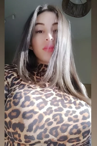 Cassy Espinola (27 años) — CABA / Obelisco