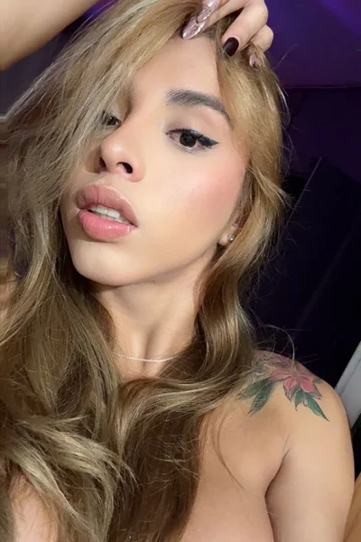Hellen Priori (20 anos) — Recoleta, Argentina - 14