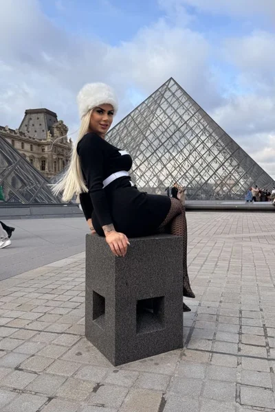 Karol (24 años) — Barcelona, España - 100