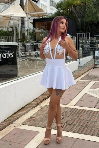 Astrid (26 años) — Marbella, España - 17