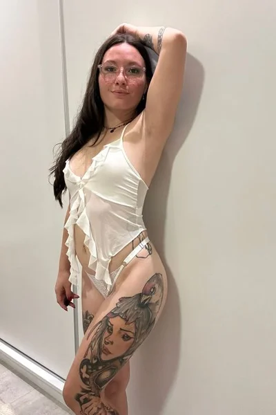 Mariana (26 anos) — Microcentro, Argentina - 23
