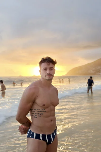 Eduardo (25 years) — São Paulo, Brasil - 22