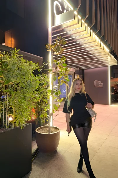 Mía Bler (24 años) — Madrid, España - 11