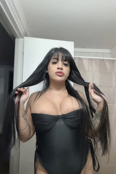 Juana (26 anos) — Las Cañitas, Argentina - 2