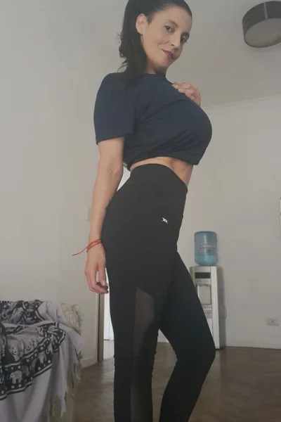 Brenda (41 años) — Flores, Argentina - 4