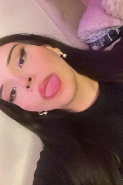 Angeles Vixyn (21 años) — Recoleta, Argentina - 100