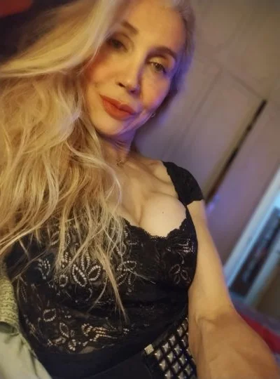 Ivana Weiss (45 años) — Villa Urquiza, Argentina - 9