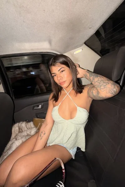 Luna D (22 años) — Almagro, Argentina - 23
