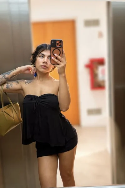 Luna D (22 años) — Almagro, Argentina - 2
