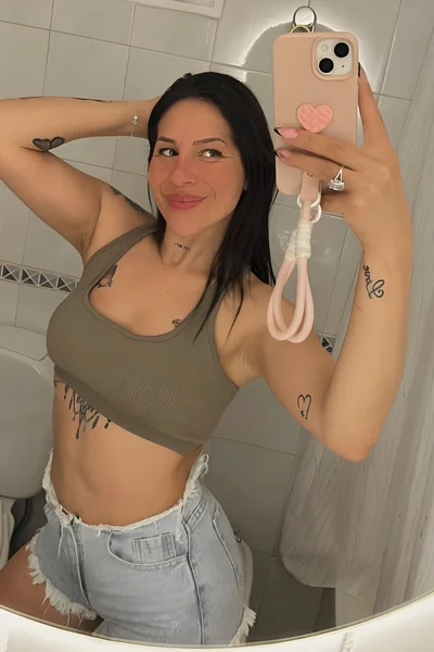 Luna (32 años) — Pinamar, Argentina - 176