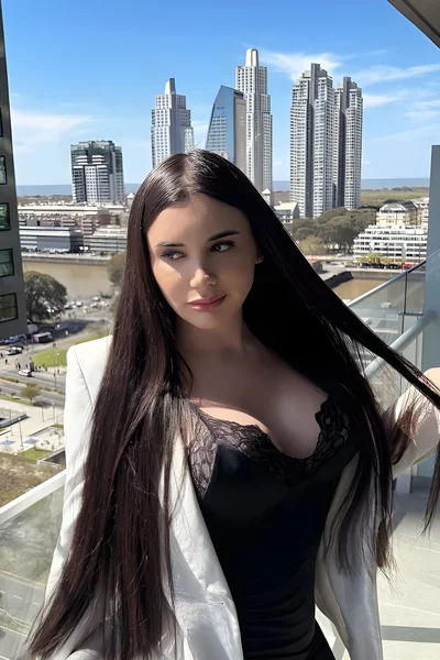 Agostina (24 años) — Puerto Madero, Argentina - 1