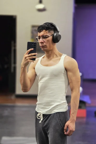 Alex (26 anos) — Ciudad de México, México - 6