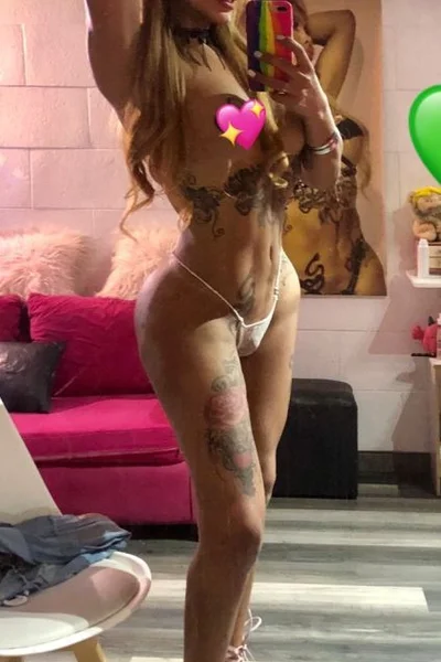 Avril Anderson (30 años) — Colegiales, Argentina - 120