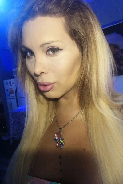 Avril Anderson (30 años) — Colegiales, Argentina - 243