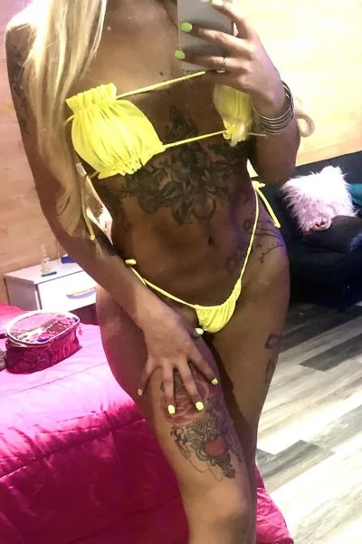 Avril Anderson (30 años) — Colegiales, Argentina - 281